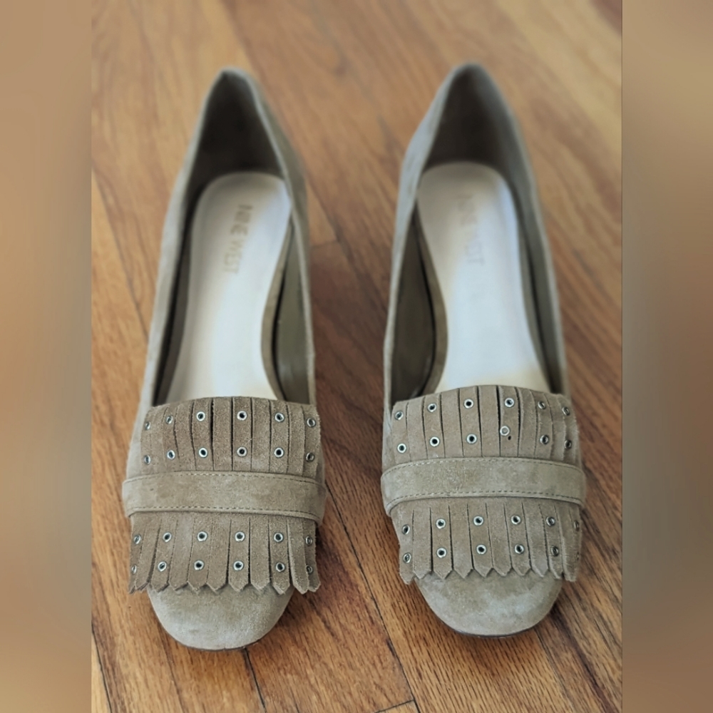 EUC Nine West beige suede low block heel closed round toe loafer style pumps